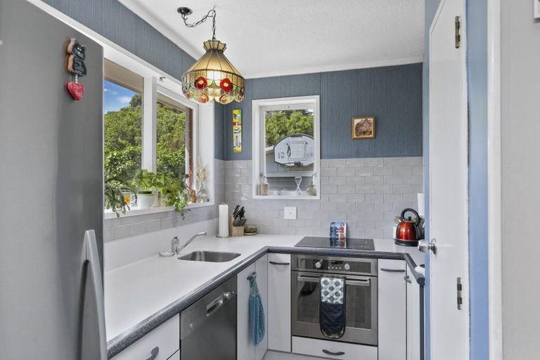 Photo of property in 23b Kingsbridge Place, Newlands, Wellington, 6037