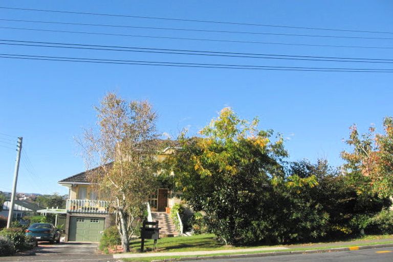 Photo of property in 139 Bleakhouse Road, Mellons Bay, Auckland, 2014