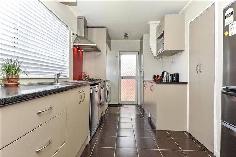 Photo of property in 10 Rewa Street, New Lynn, Auckland, 0600