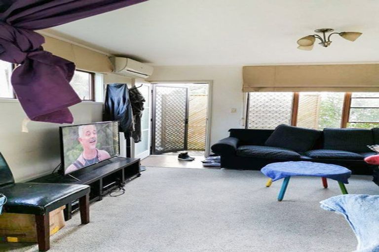 Photo of property in 3/9 Fuchsia Place, Birkdale, Auckland, 0626