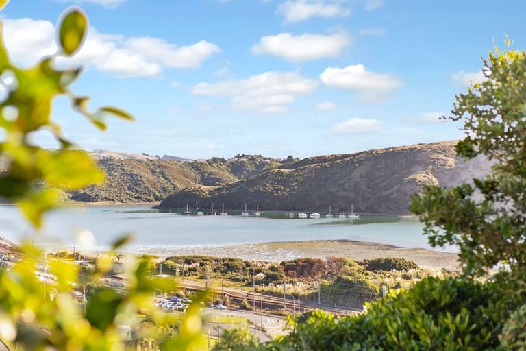 Photo of property in 47 Kiriwai Road, Paremata, Porirua, 5024