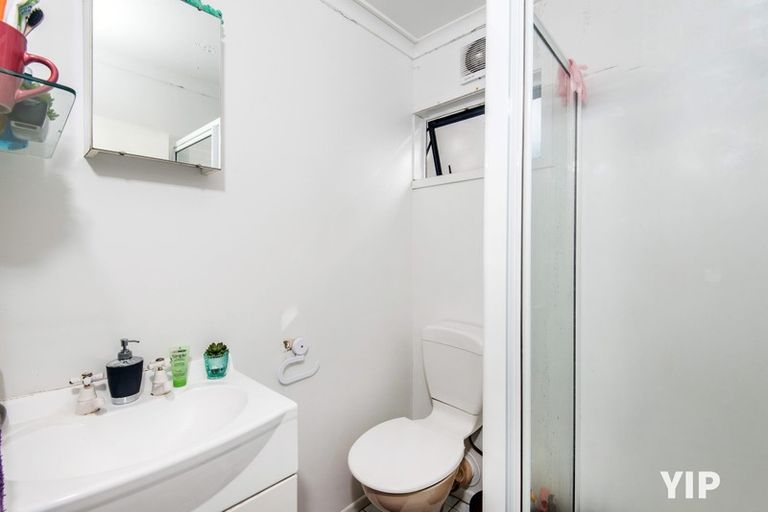 Photo of property in 48 Edgecombe Street, Newlands, Wellington, 6037