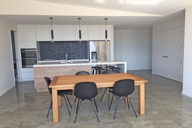 Photo of property in 7 Little Alpha Loop, Wanaka, 9305