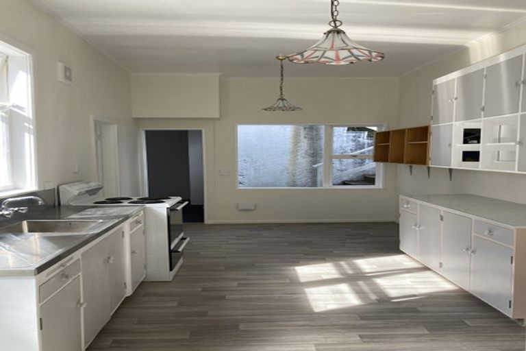 Photo of property in 27 Mckinley Crescent, Brooklyn, Wellington, 6021