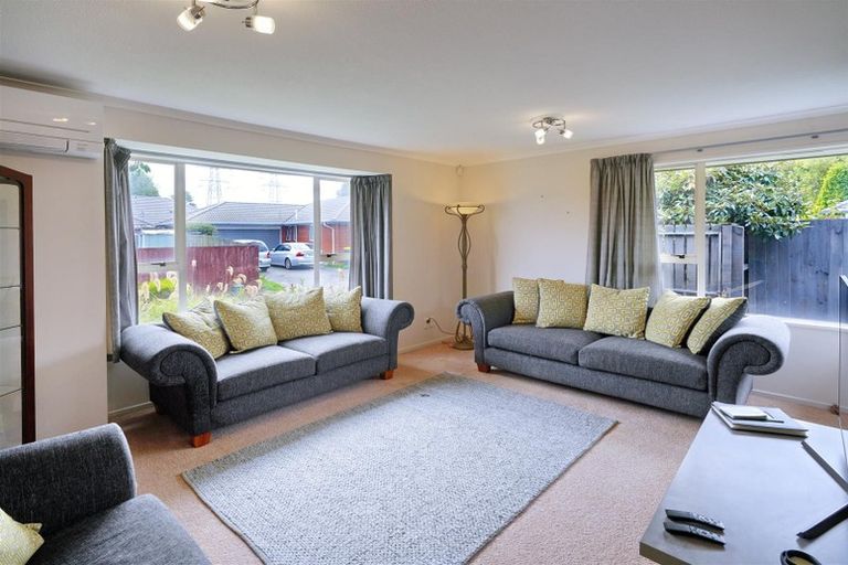 Photo of property in 2 Murfitt Place, Sockburn, Christchurch, 8042