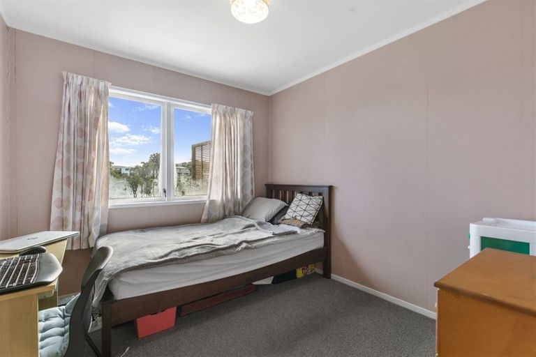 Photo of property in 44 Tamahere Drive, Glenfield, Auckland, 0629