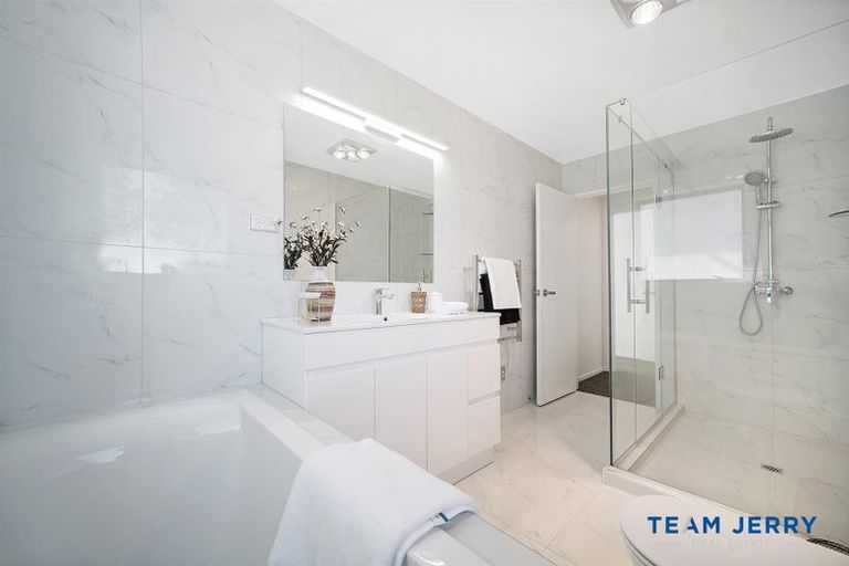 Photo of property in 76 Donegal Park Drive, Flat Bush, Auckland, 2019
