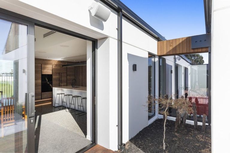 Photo of property in 7 Hobbs Lane, Harewood, Christchurch, 8051