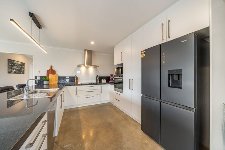 Photo of property in 14 Passchendaele Grove, Trentham, Upper Hutt, 5018