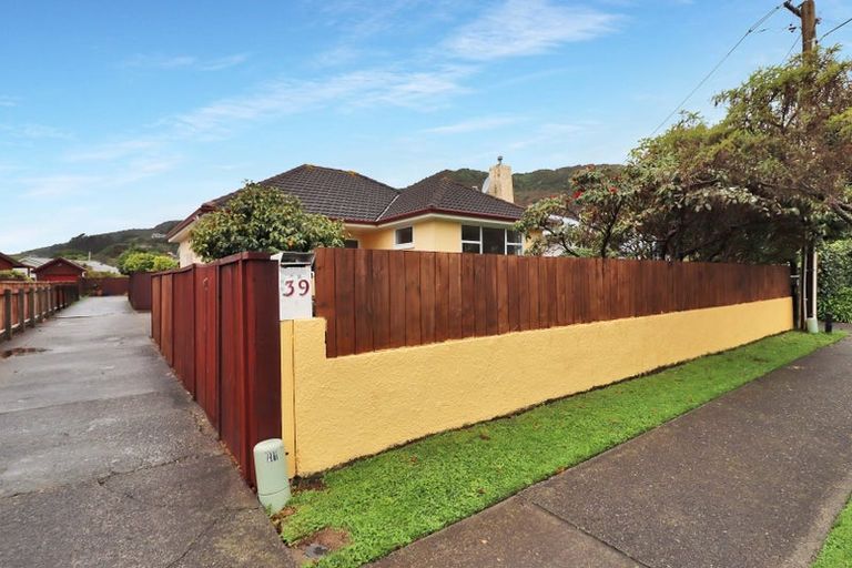Photo of property in 39 Birdwood Road, Waterloo, Lower Hutt, 5011