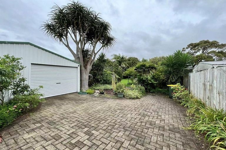 Photo of property in 50 Kervil Avenue, Te Atatu Peninsula, Auckland, 0610