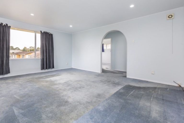 Photo of property in 48 Glenbervie Crescent, Massey, Auckland, 0614