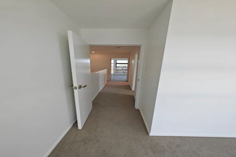 Photo of property in 4 Rauemi Way, Te Atatu South, Auckland, 0610