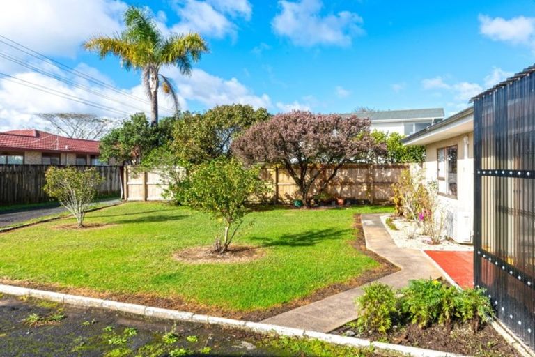 Photo of property in 9a/1 Tawa Road, Te Atatu Peninsula, Auckland, 0610
