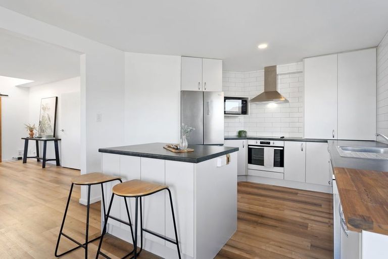 Photo of property in 16 Dudley Road, Lyttelton, 8082