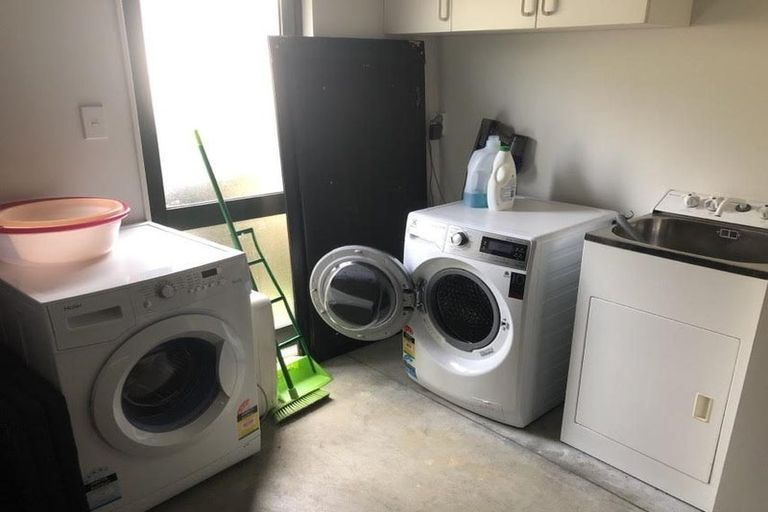 Photo of property in 1/112 Seaview Road, Glenfield, Auckland, 0629