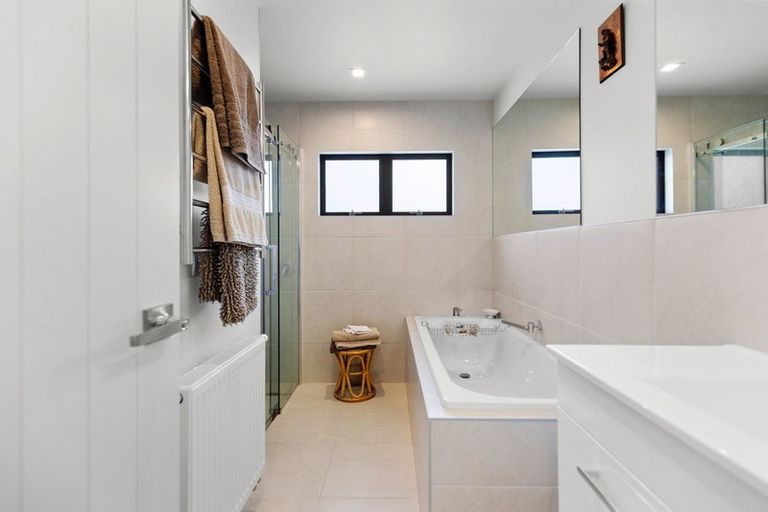 Photo of property in 36 Orford Drive, Jacks Point, Queenstown, 9371