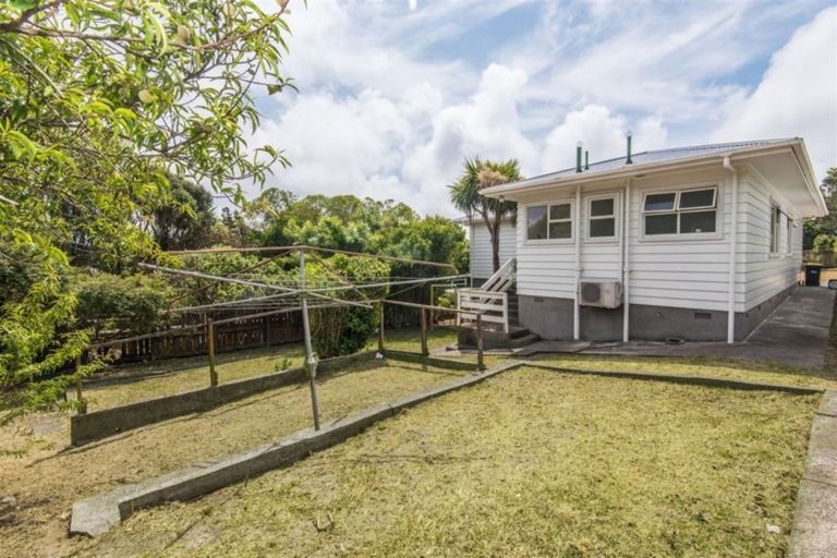 Photo of property in 20 Horokiwi Road West, Newlands, Wellington, 6037