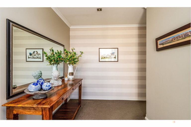 Photo of property in 24 Tancred Street, Geraldine, 7930