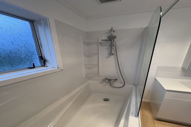 Photo of property in 8 Awaruku Road, Torbay, Auckland, 0630