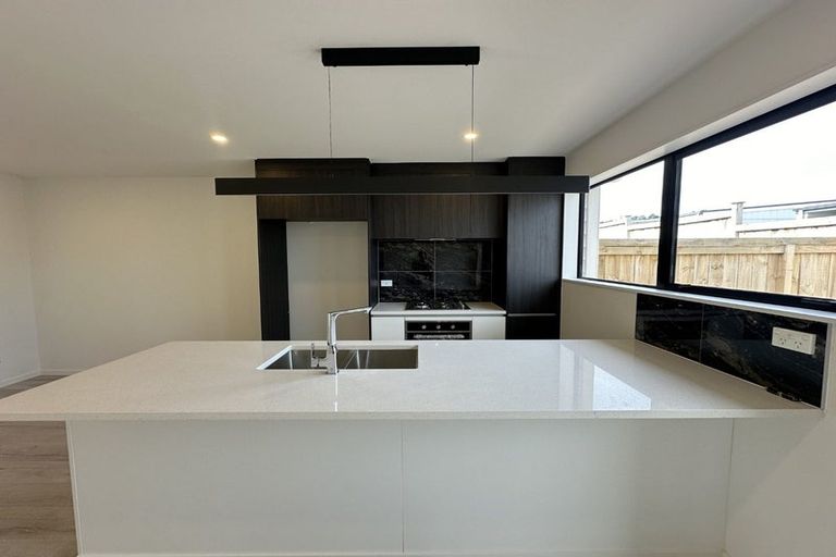 Photo of property in 15b Poruru Close, Papakura, 2110