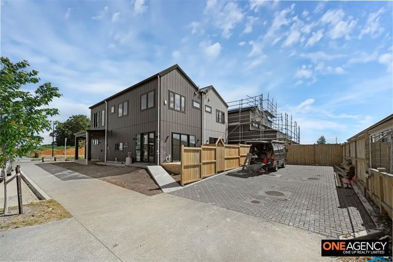 Photo of property in 18 Waimarie Drive, Karaka, 2578