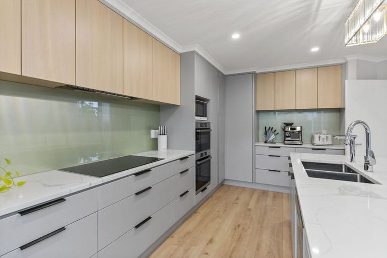 Photo of property in 32 Currell Way, Somerville, Auckland, 2014