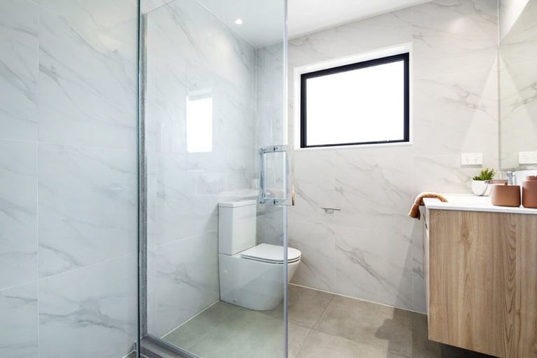 Photo of property in 49a Meadowood Drive, Unsworth Heights, Auckland, 0632