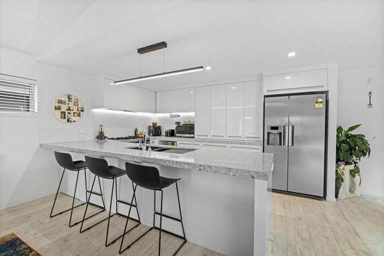 Photo of property in 6 Fred Carr Place, One Tree Point, 0118