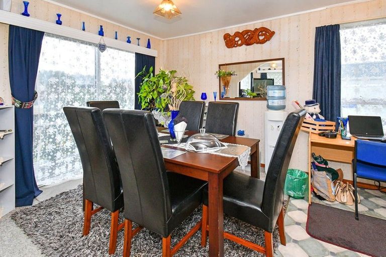 Photo of property in 13 Lipton Grove, Opaheke, Papakura, 2113
