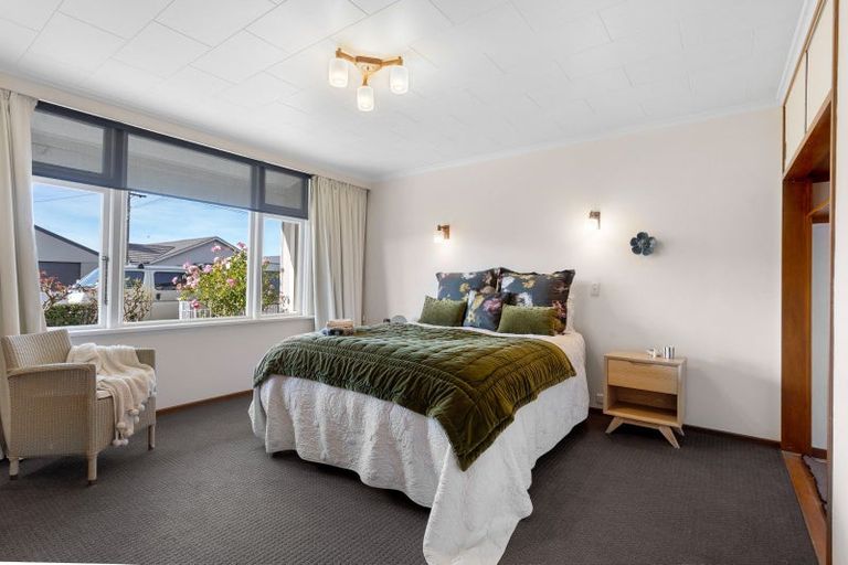 Photo of property in 120 Hargest Crescent, Saint Clair, Dunedin, 9012