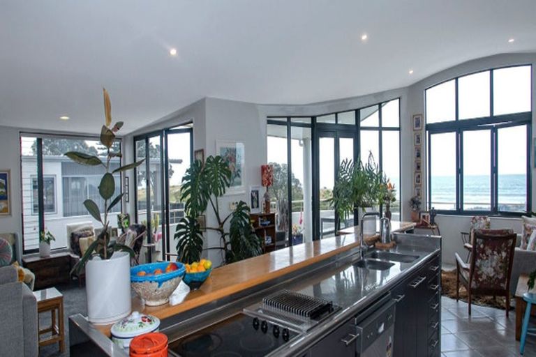 Photo of property in 203 Marine Parade, Mount Maunganui, 3116