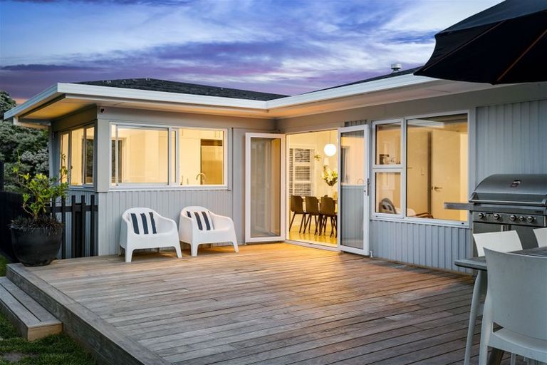 Photo of property in 4 Kororo Street, Northcote, Auckland, 0627
