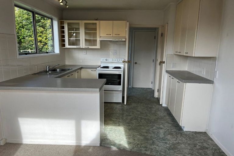 Photo of property in 1/34 Darren Crescent, Half Moon Bay, Auckland, 2012