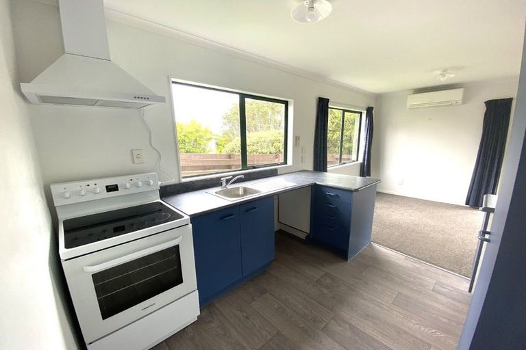 Photo of property in 32a Horokiwi Road West, Newlands, Wellington, 6037