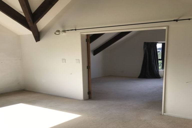 Photo of property in 17 Shastri Terrace, Khandallah, Wellington, 6035