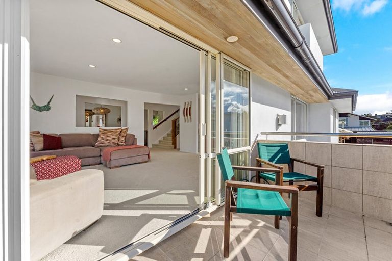 Photo of property in 22 Tiri Road, Milford, Auckland, 0620