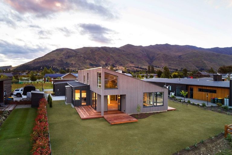 Photo of property in 3 Mcdonald Street, Wanaka, 9305