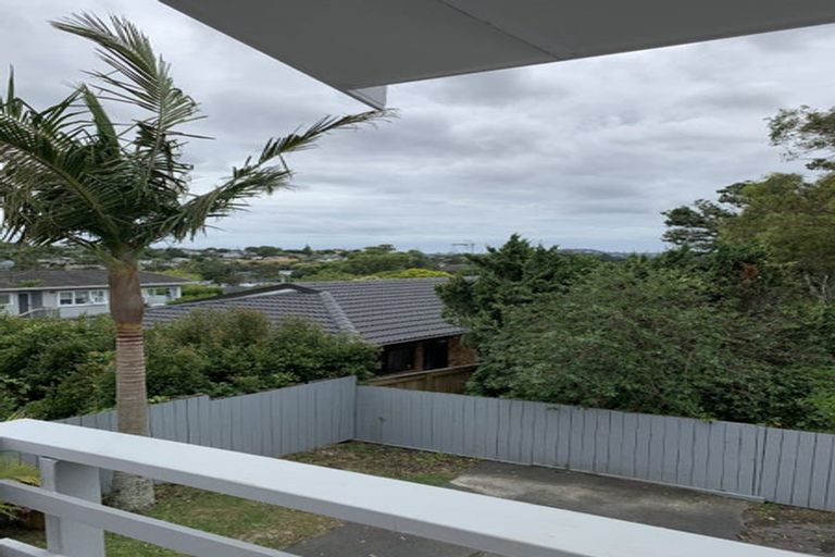 Photo of property in 2/65 Cliff View Drive, Green Bay, Auckland, 0604