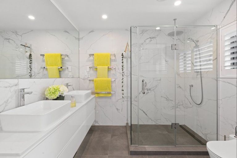 Photo of property in 96 Grovenor Drive, Orewa, 0931