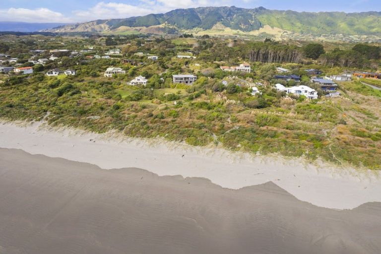 Photo of property in 72 Paetawa Road, Peka Peka, Waikanae, 5391