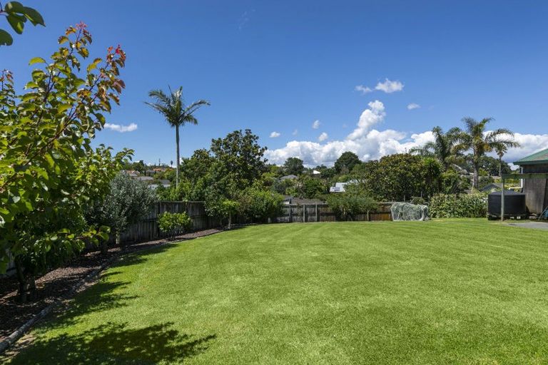 Photo of property in 11 Windfall Grove, Greenhithe, Auckland, 0632