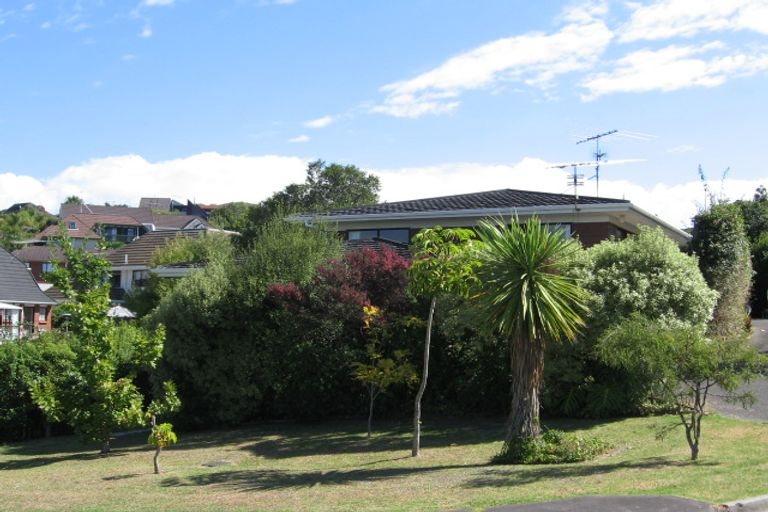 Photo of property in 1/1 Seaford Place, Murrays Bay, Auckland, 0630