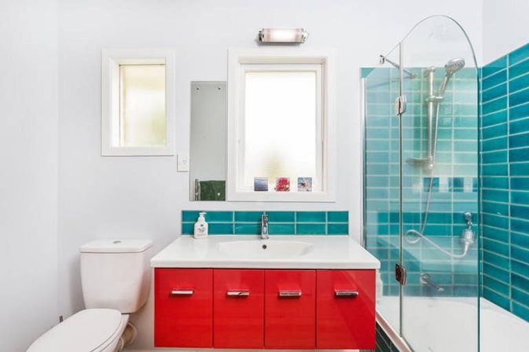 Photo of property in 18 Kervil Avenue, Te Atatu Peninsula, Auckland, 0610