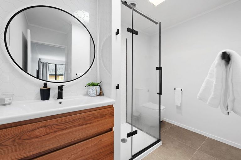 Photo of property in 6 Hamblyn Place, Ranui, Auckland, 0612