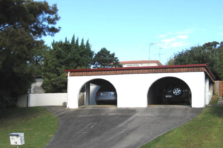 Photo of property in 2/19 Hollyhock Place, Browns Bay, Auckland, 0630