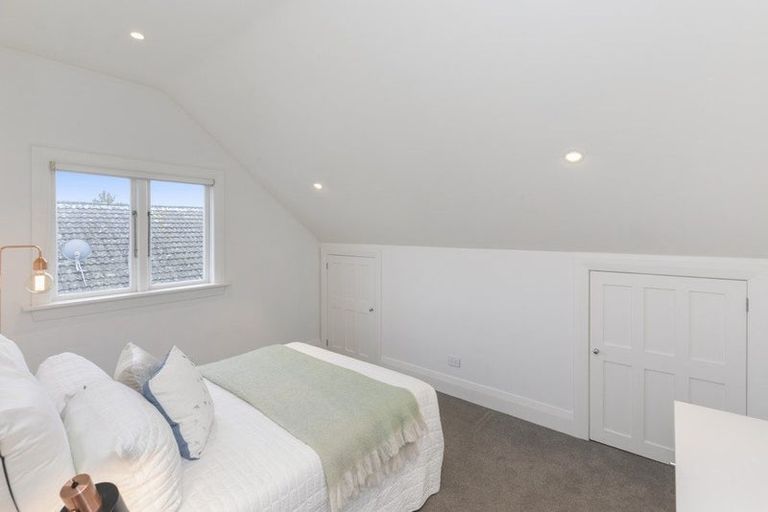 Photo of property in 111 Saint Andrews Square, Strowan, Christchurch, 8052
