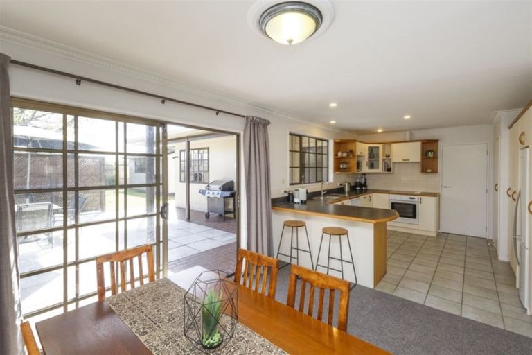 Photo of property in 12 Grange Place, Milson, Palmerston North, 4414