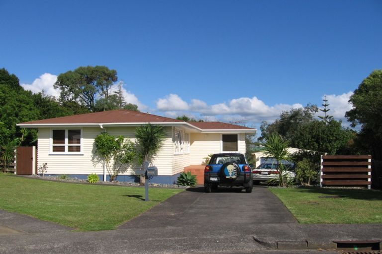 Photo of property in 14 Bridgens Avenue, Te Atatu Peninsula, Auckland, 0610