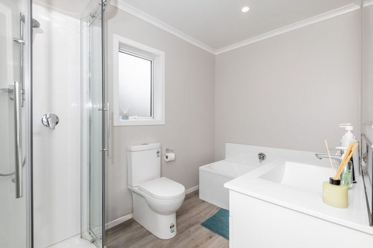 Photo of property in 3 Cessna Way, Newlands, Wellington, 6037